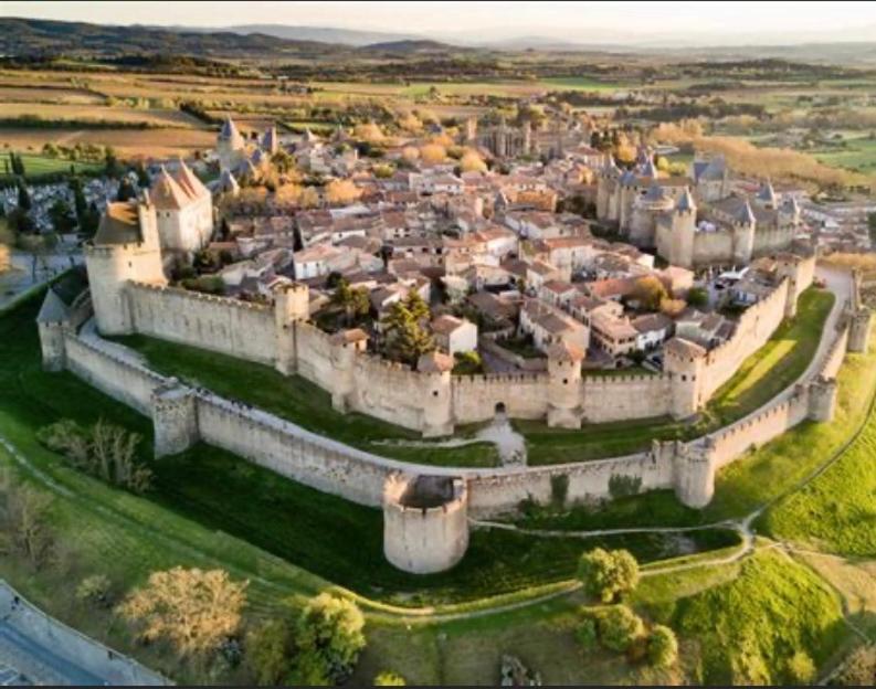Gite Au Pied De La Cite Medievale - Le 127 Каркассонн Екстер'єр фото